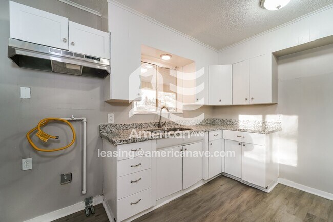 Foto del edificio - 2975 Lakewood Dr