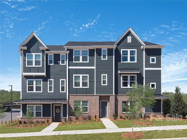 Building Photo - Room in Townhome on Millennium Ave