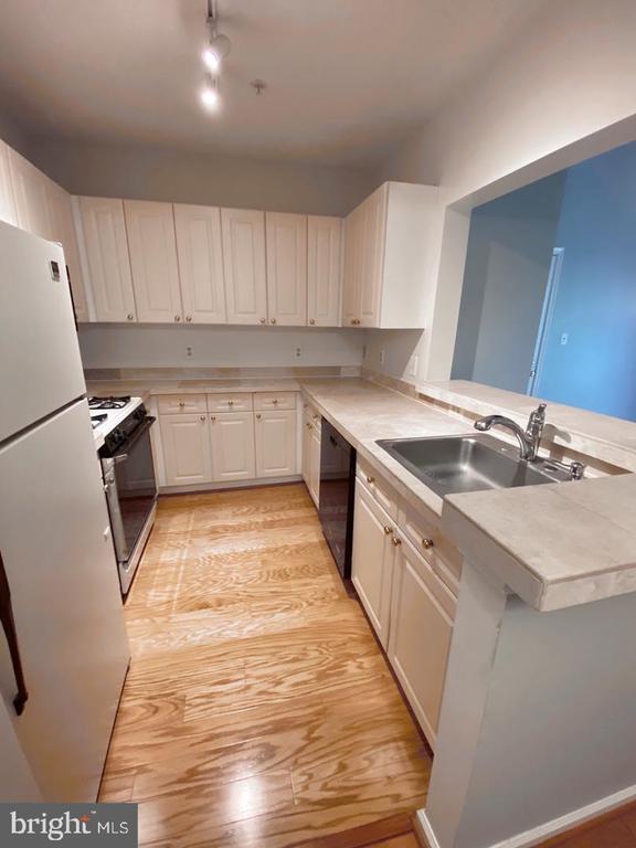 Foto del edificio - 20283 Beechwood Terrace