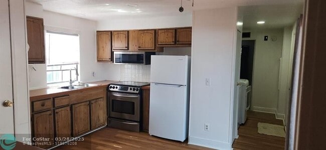 Building Photo - 11868 Watergate Cir