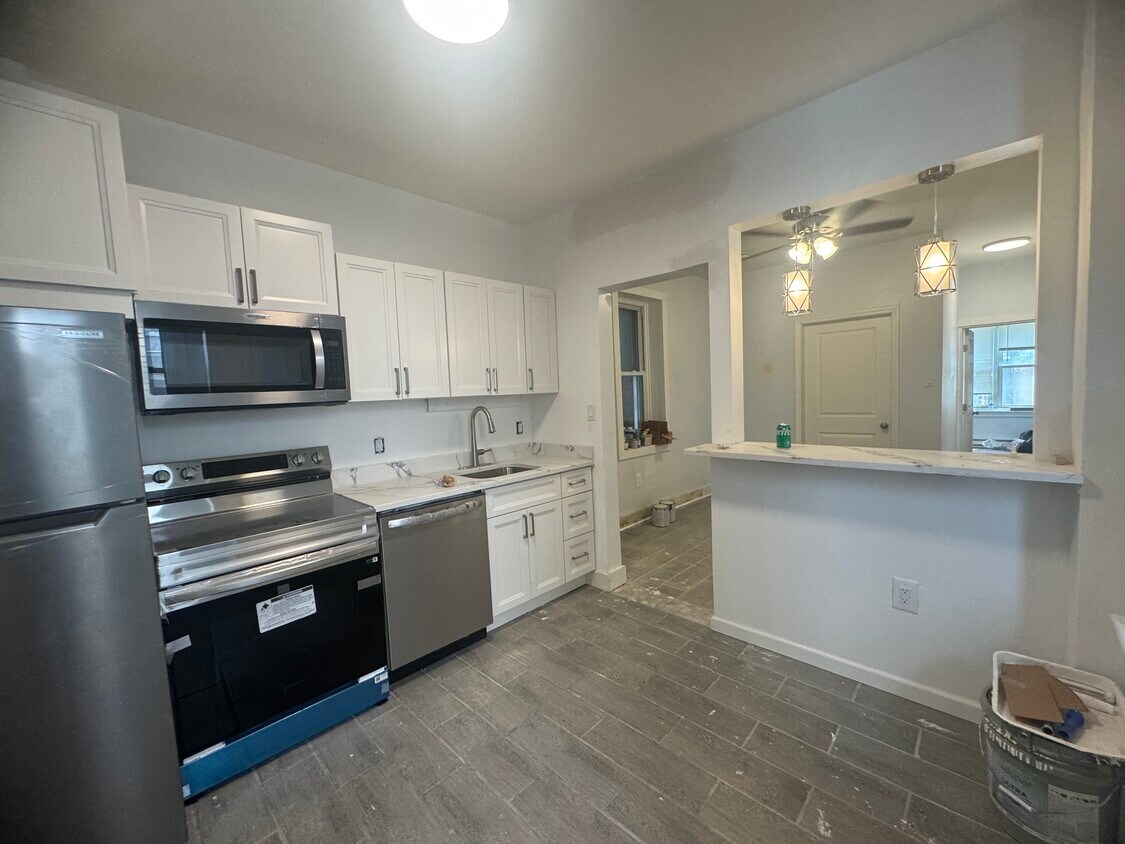 Foto principal - 1151 E 4th St