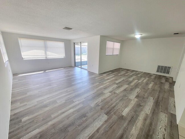 Foto del edificio - 7920 Pineapple Ln