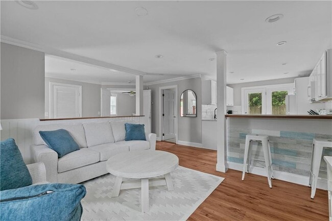 Building Photo - 19 Warren Ave