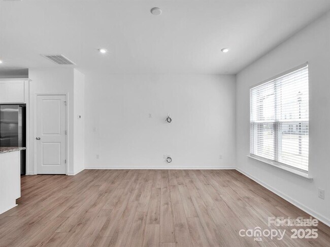 Foto del edificio - 1834 Teachers House Rd NW