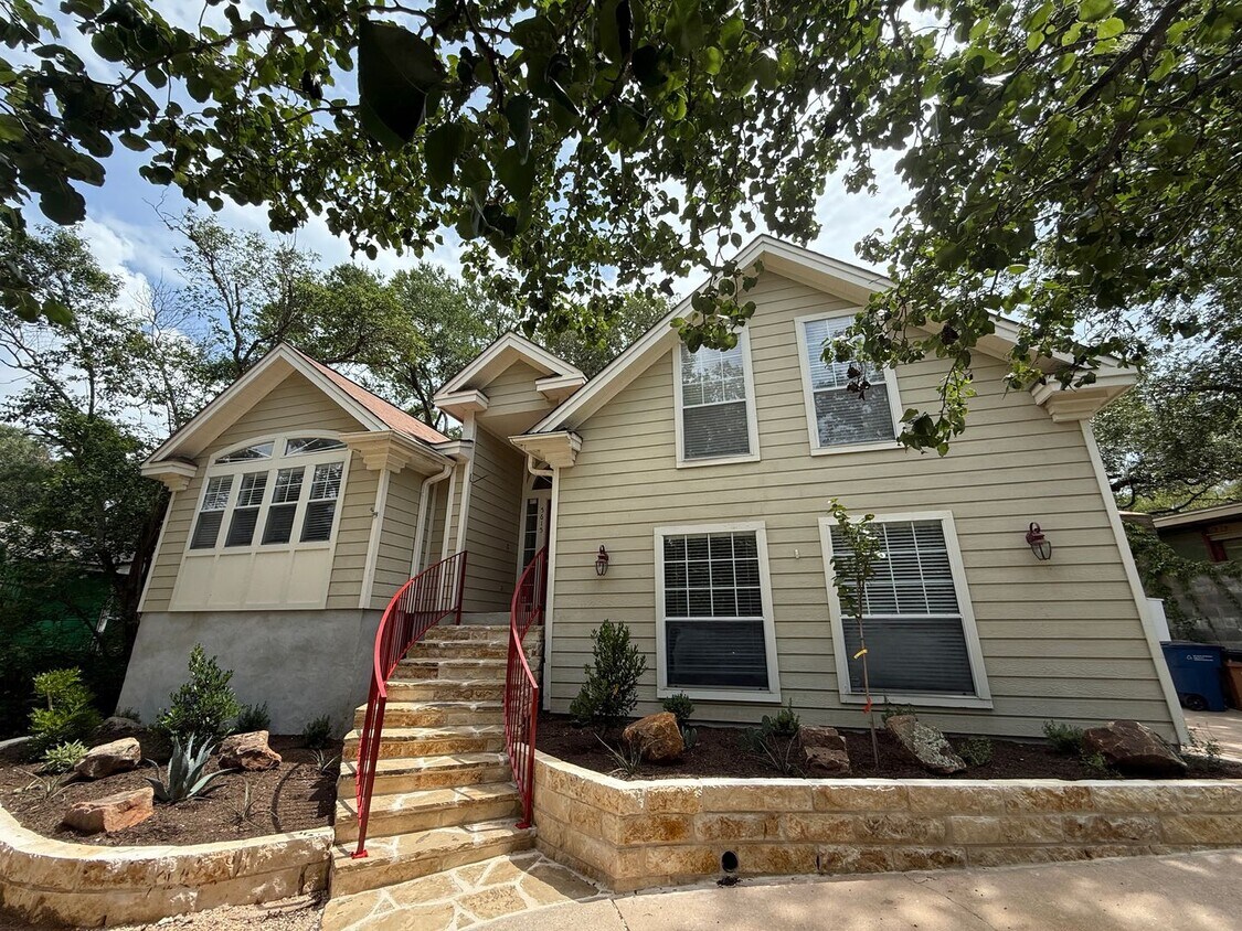 Foto principal - SPACIOUS, UPGRADED HOME IN CENTRAL AUSTIN