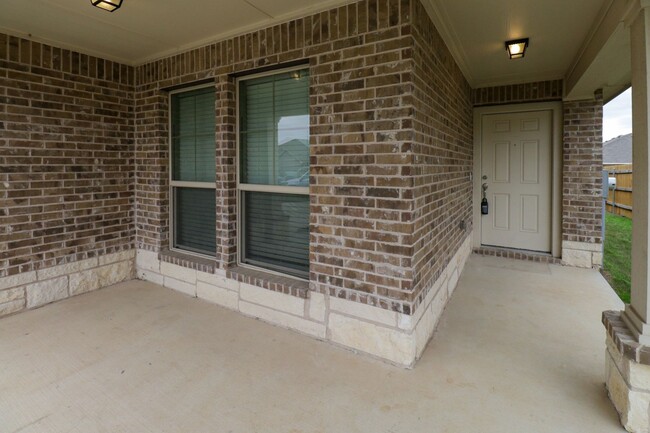 Building Photo - Like New, Open Floor Plan!!!!   Ask About ...