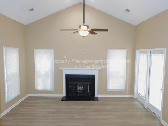 Foto del edificio - 7185 Avenbury Cir