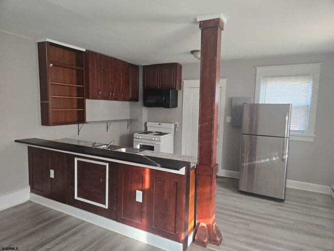 Foto del edificio - 514 Magellan Ave