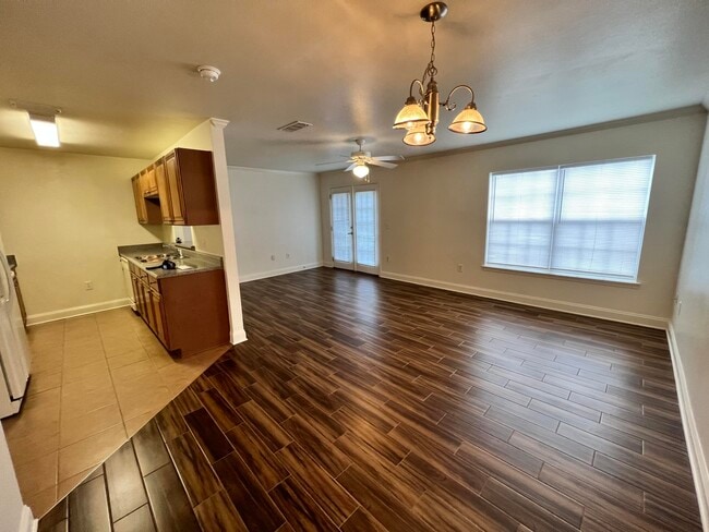 Building Photo - 555 Wingspan Way