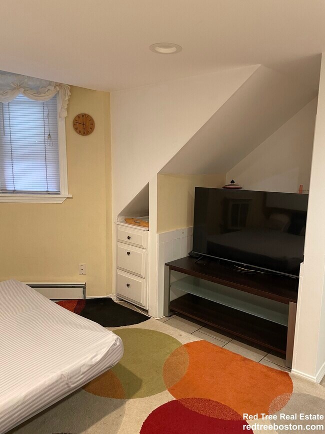 Building Photo - 8 Fulkerson St