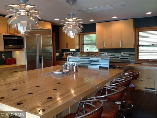 Foto del edificio - 1952 Oak Knoll Dr