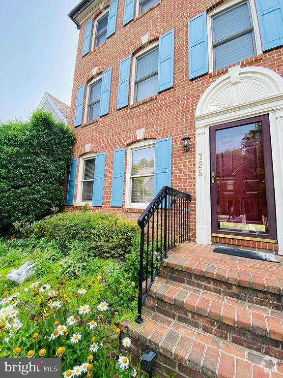 Building Photo - 725 Chestertown St