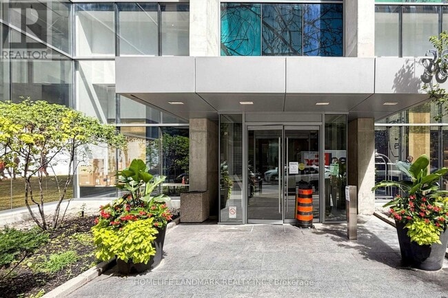 Building Photo - 38 Grenville St