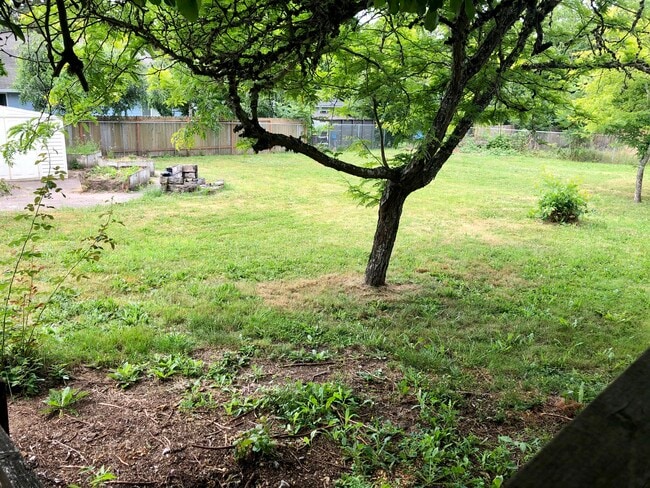 Building Photo - 105 W 2nd St