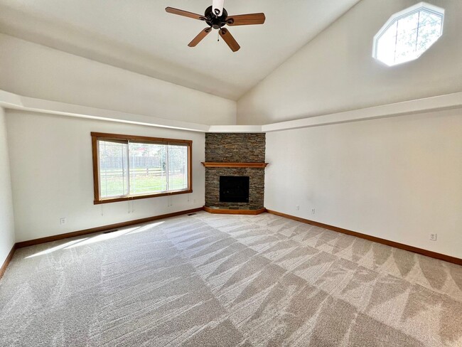 Building Photo - 3 bed, 3 bath Home in Poudre Overlook Neig...