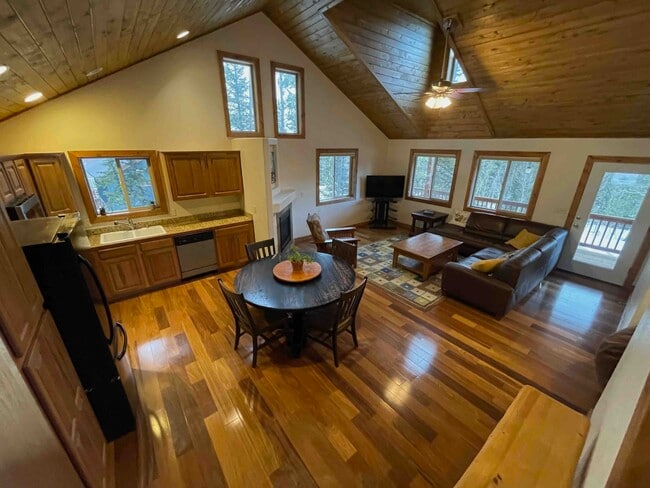 Building Photo - 511 N Aspen St