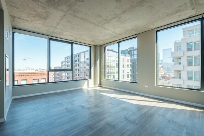 Building Photo - 945 W Washington Blvd