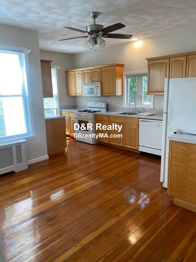 Primary Photo - 14 Logan Ave