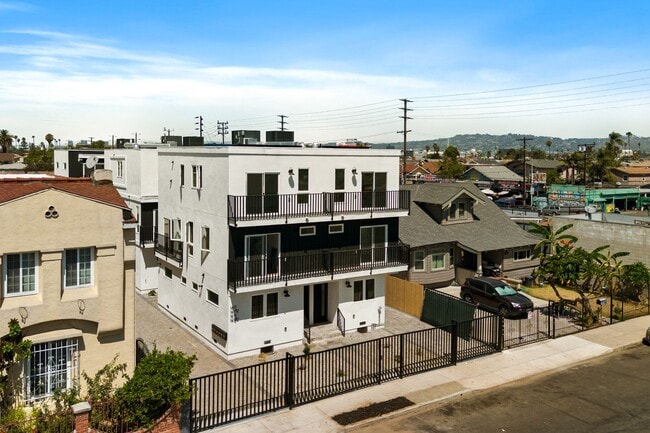 BRAND NEW TOWNHOUSE! One Month Free! - BRAND NEW TOWNHOUSE! One Month Free!