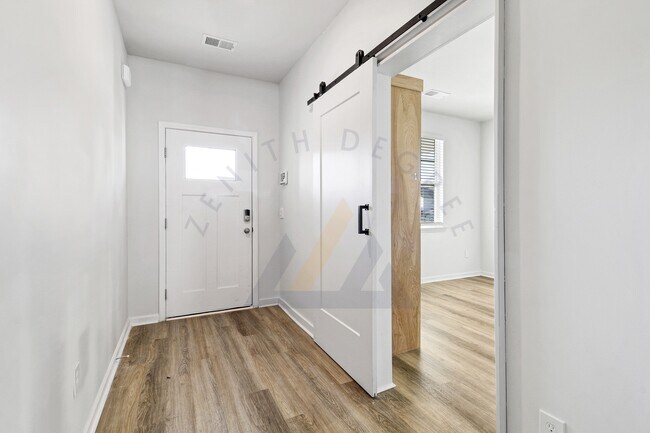 Foto del edificio - 120 Hiatus Ct