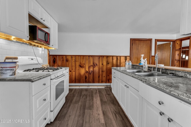 Foto del edificio - 346 Silver Bay Rd