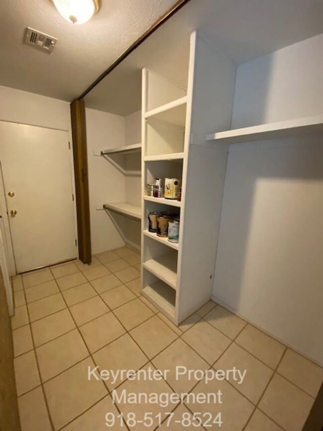 Building Photo - 8722 E 30th St