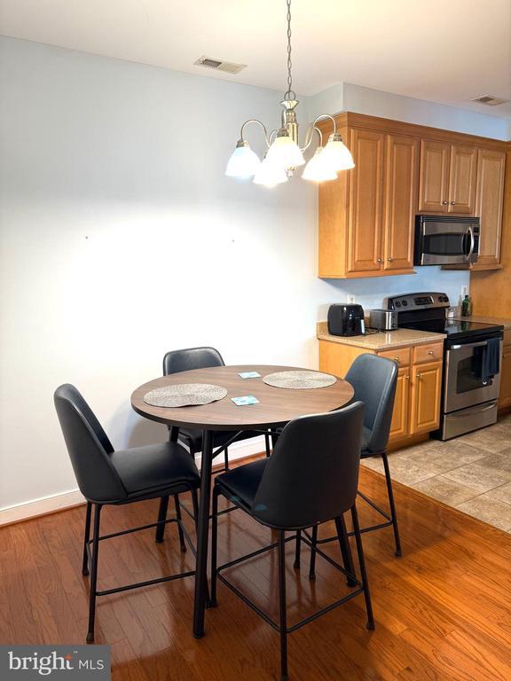 Foto del edificio - 41800 Eastwick Ln