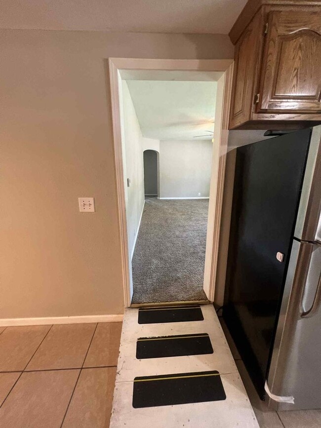 Building Photo - CUTE 3 BEDROOM / 1.5 BATHROOM HOUSE IN JOP...