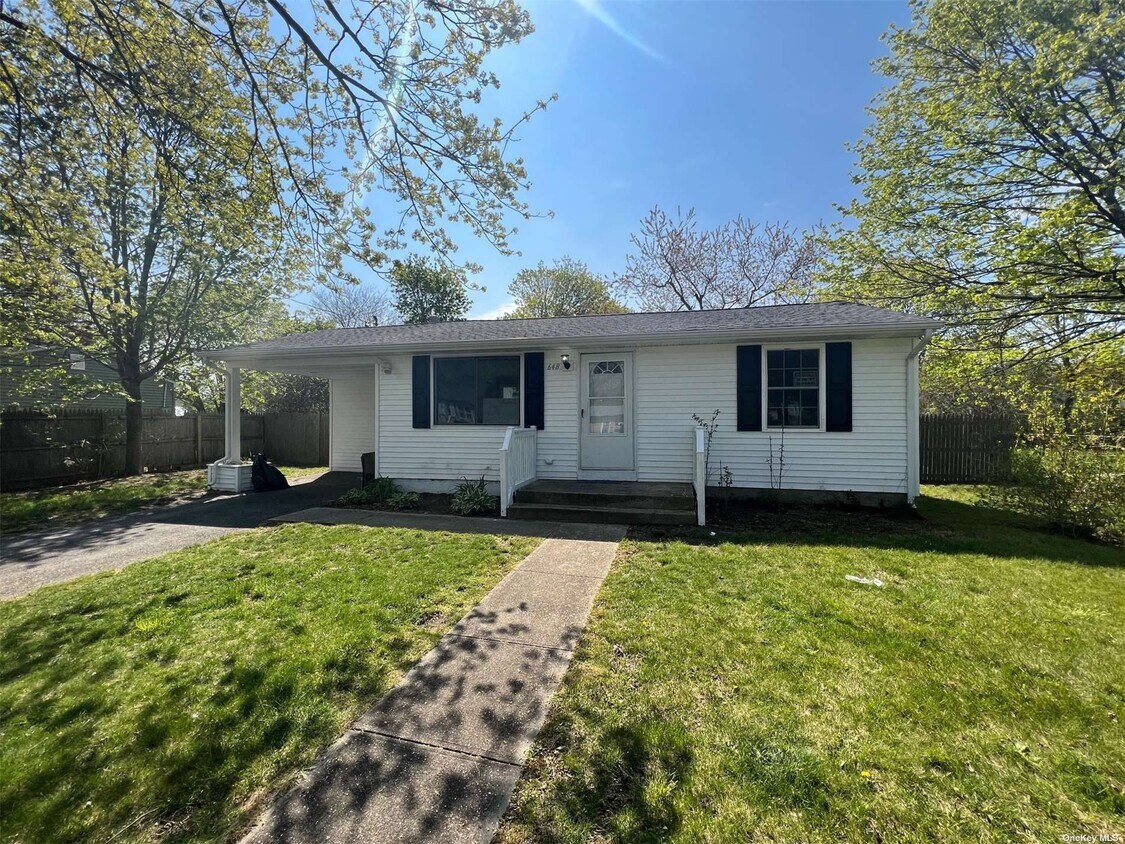 Primary Photo - 648 Taylor Ave