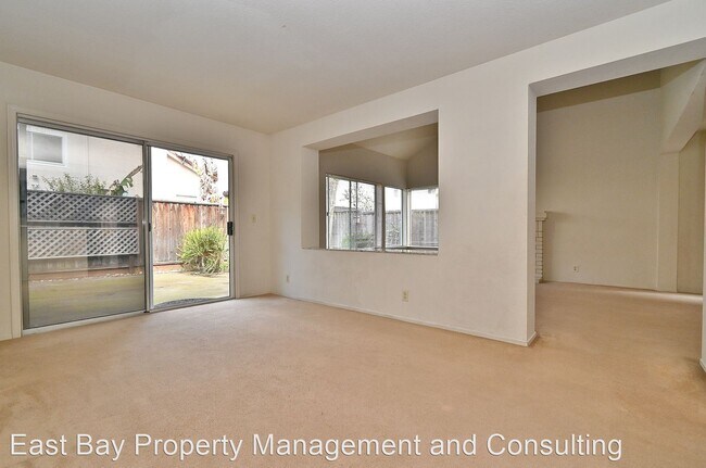 Building Photo - 4 br, 2.5 bath House - 1672 Holly Cir.