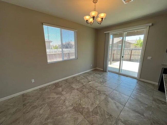 Building Photo - 3 bed, 2 bath is located in a newly establ...