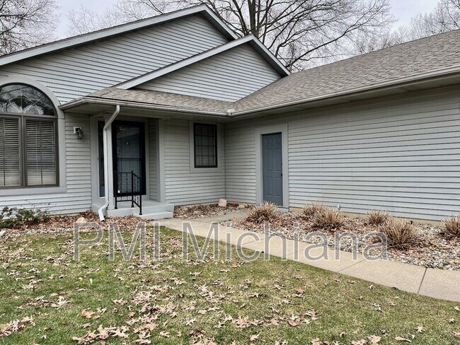 Foto del edificio - 1973 Creekbank Ln