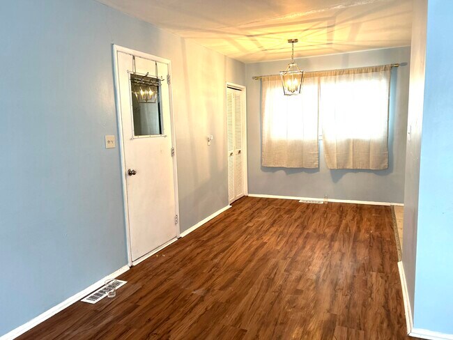 Foto del edificio - 4462 Lockwood Blvd