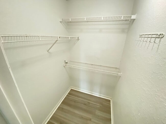 Foto del edificio - 5701 Gatlin Ave