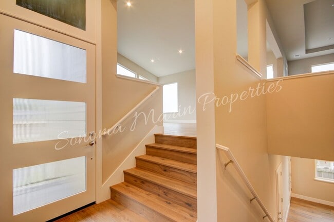 Foto del edificio - Gorgeous 4 Bed/3Bath House Available in De...