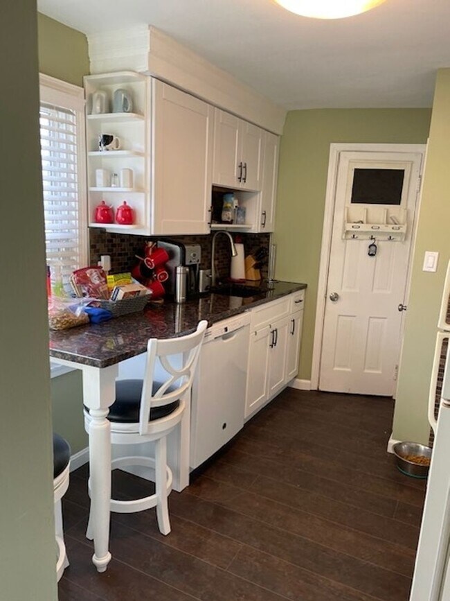 Foto del edificio - 3 Bedroom Single Family Home in Warrensvil...