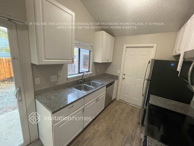 Building Photo - 17405 E Temple Dr