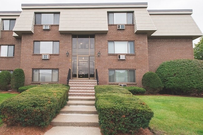 Building Photo - 4 Hallmark Gdns