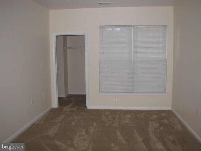 Foto del edificio - 5117 Travis Edward Way
