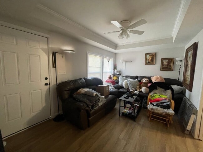 Building Photo - NEWLY RENOVATED COTTAGE! PRE-LEASING FOR A...