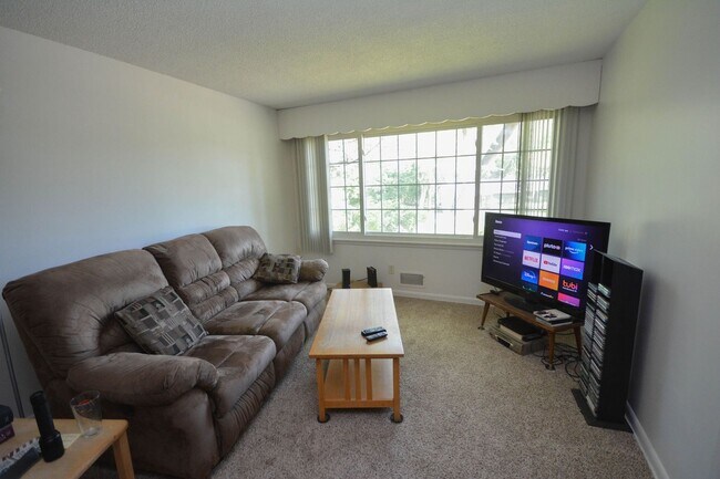 Foto del edificio - 2603/2605 Riverside Ln NE