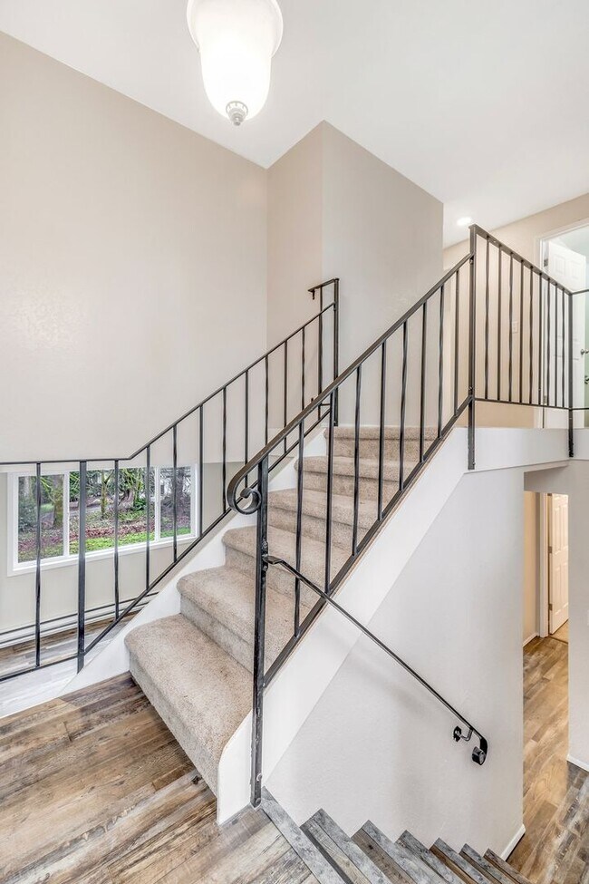 Foto del edificio - Spacious Townhome Duplex with Large fenced...