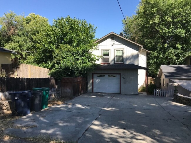 Building Photo - Robles, 5551-5555