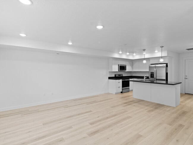 Building Photo - 1542 N 1870 E