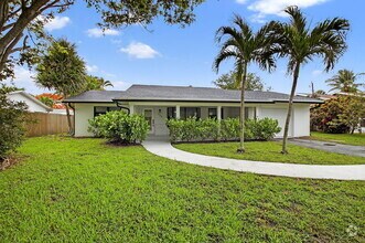 Building Photo - 725 Heron Dr