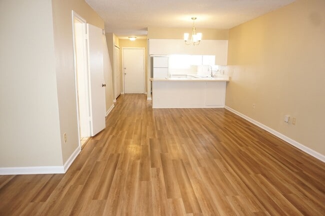 Building Photo - 2 Bedroom Townhome Near Mayport