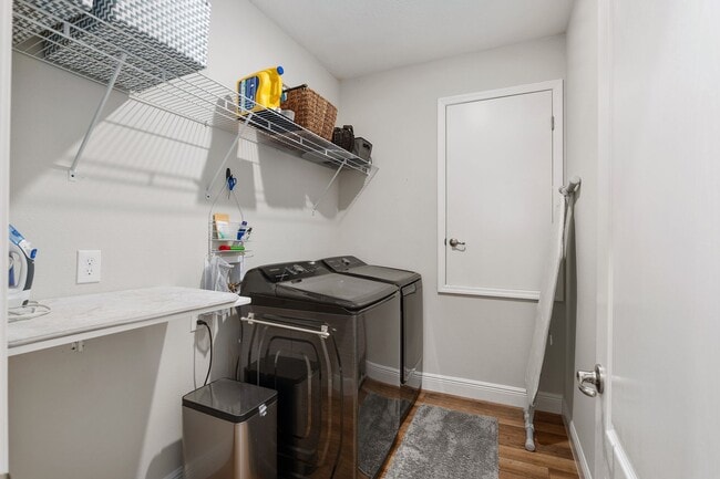 Building Photo - 3 BED 2 BATH in Newberry with Den Space