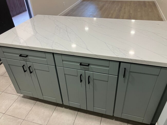 Foto del edificio - Rare North Park Gem – Remodeled Tiffany Blue Kitchen + Parking!