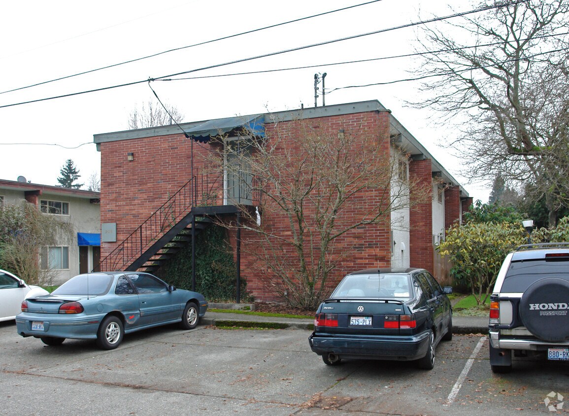 Foto del edificio - 3615 & 3621 Town Home Apartments