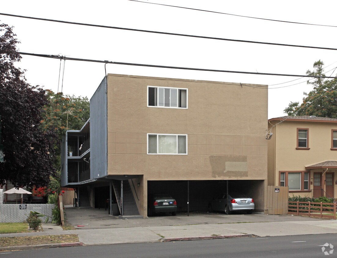 Building Photo - 457 S 10th St